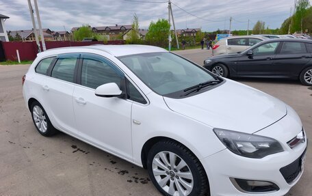 Opel Astra J, 2014 год, 900 000 рублей, 2 фотография