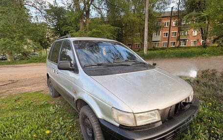 Mitsubishi Space Runner II, 1992 год, 145 000 рублей, 2 фотография