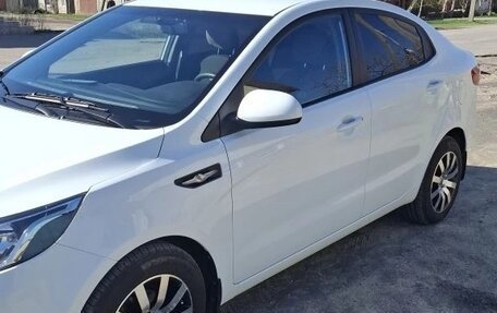 KIA Rio III рестайлинг, 2013 год, 1 500 000 рублей, 2 фотография