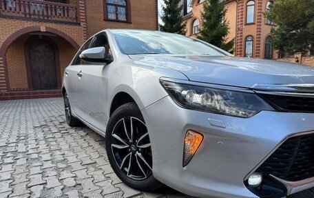 Toyota Camry, 2017 год, 2 350 000 рублей, 2 фотография