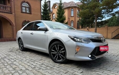 Toyota Camry, 2017 год, 2 350 000 рублей, 6 фотография