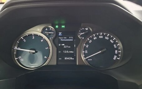 Toyota Land Cruiser Prado 150 рестайлинг 2, 2021 год, 5 800 000 рублей, 2 фотография
