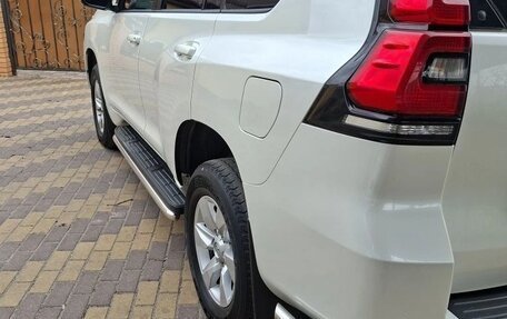 Toyota Land Cruiser Prado 150 рестайлинг 2, 2021 год, 5 800 000 рублей, 4 фотография