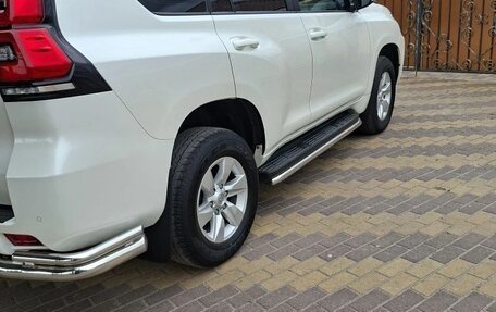 Toyota Land Cruiser Prado 150 рестайлинг 2, 2021 год, 5 800 000 рублей, 7 фотография