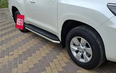 Toyota Land Cruiser Prado 150 рестайлинг 2, 2021 год, 5 800 000 рублей, 8 фотография