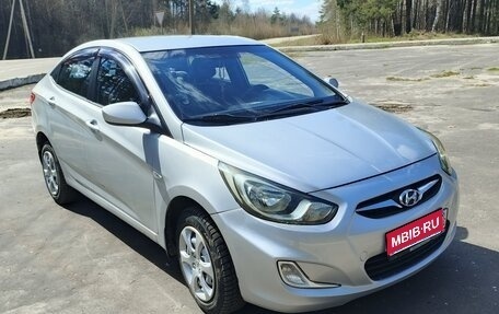 Hyundai Solaris II рестайлинг, 2011 год, 450 000 рублей, 1 фотография