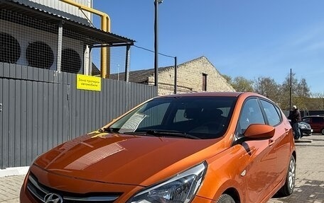 Hyundai Solaris II рестайлинг, 2016 год, 950 000 рублей, 3 фотография