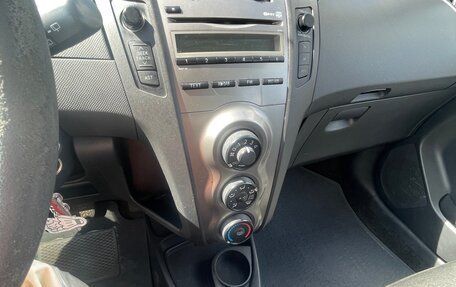 Toyota Yaris III рестайлинг, 2009 год, 511 000 рублей, 14 фотография