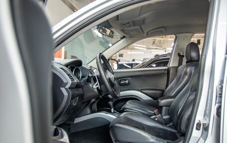 Mitsubishi Outlander III рестайлинг 3, 2011 год, 1 430 000 рублей, 8 фотография