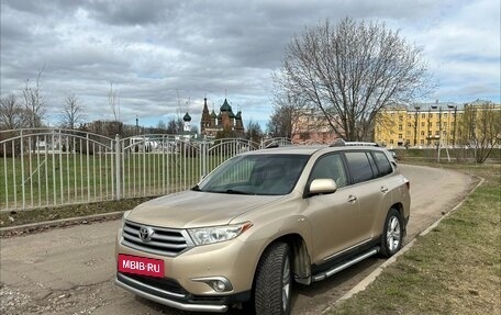 Toyota Highlander III, 2012 год, 2 350 000 рублей, 2 фотография