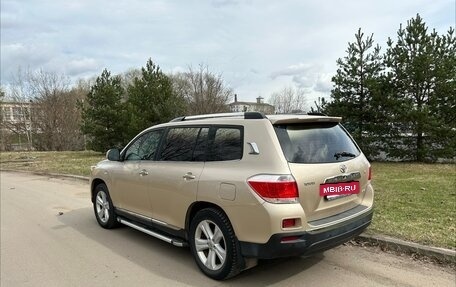 Toyota Highlander III, 2012 год, 2 350 000 рублей, 3 фотография