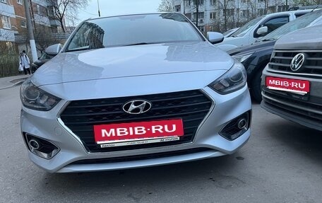 Hyundai Solaris II рестайлинг, 2018 год, 1 350 000 рублей, 1 фотография