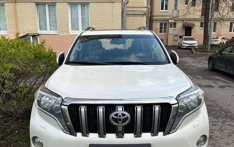 Toyota Land Cruiser Prado 150 рестайлинг 2, 2014 год, 3 200 000 рублей, 1 фотография