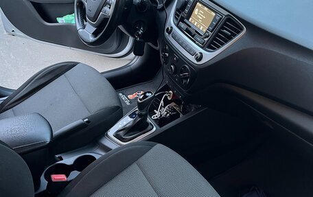 Hyundai Solaris II рестайлинг, 2018 год, 1 350 000 рублей, 21 фотография