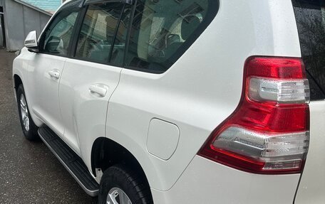 Toyota Land Cruiser Prado 150 рестайлинг 2, 2014 год, 3 200 000 рублей, 3 фотография