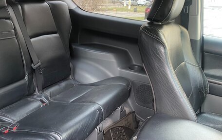 Toyota Land Cruiser Prado 150 рестайлинг 2, 2012 год, 3 000 000 рублей, 9 фотография