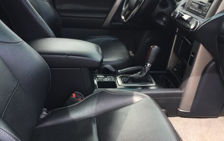 Toyota Land Cruiser Prado 150 рестайлинг 2, 2012 год, 3 000 000 рублей, 7 фотография