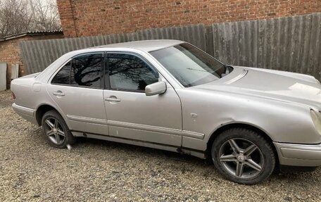 Mercedes-Benz E-Класс, 1997 год, 265 000 рублей, 3 фотография