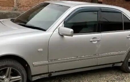 Mercedes-Benz E-Класс, 1997 год, 265 000 рублей, 2 фотография