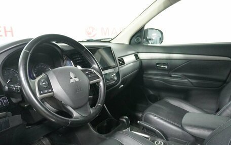 Mitsubishi Outlander III рестайлинг 3, 2014 год, 1 779 000 рублей, 9 фотография