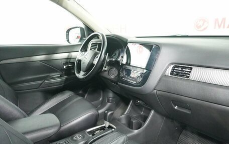 Mitsubishi Outlander III рестайлинг 3, 2014 год, 1 779 000 рублей, 10 фотография