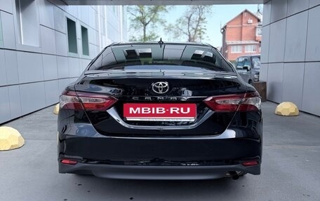 Toyota Camry, 2021 год, 2 450 000 рублей, 9 фотография