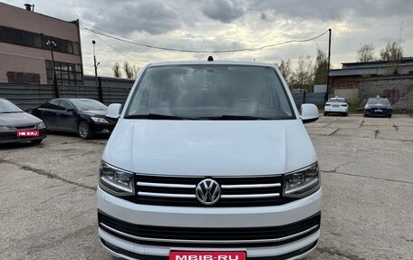 Volkswagen Caravelle T6 рестайлинг, 2018 год, 3 100 000 рублей, 1 фотография