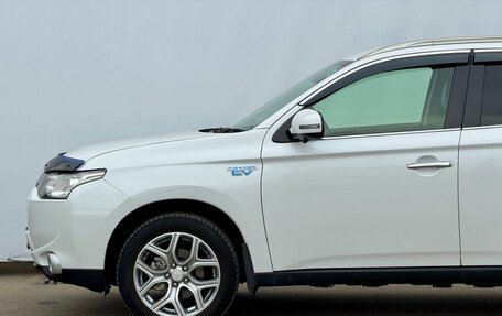 Mitsubishi Outlander III рестайлинг 3, 2013 год, 1 590 000 рублей, 8 фотография