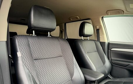 Mitsubishi Outlander III рестайлинг 3, 2013 год, 1 590 000 рублей, 16 фотография