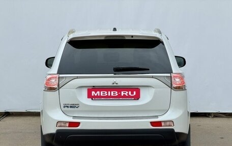 Mitsubishi Outlander III рестайлинг 3, 2013 год, 1 590 000 рублей, 12 фотография