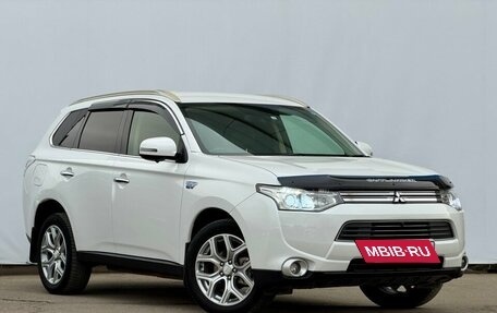 Mitsubishi Outlander III рестайлинг 3, 2013 год, 1 590 000 рублей, 6 фотография