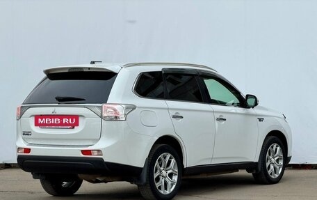 Mitsubishi Outlander III рестайлинг 3, 2013 год, 1 590 000 рублей, 14 фотография