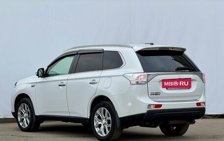 Mitsubishi Outlander III рестайлинг 3, 2013 год, 1 590 000 рублей, 10 фотография