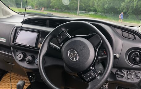 Toyota Vitz, 2017 год, 780 000 рублей, 32 фотография