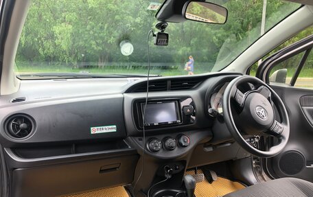 Toyota Vitz, 2017 год, 780 000 рублей, 33 фотография