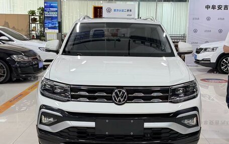 Volkswagen T-Roc I, 2022 год, 1 690 000 рублей, 2 фотография