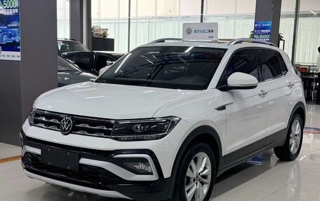 Volkswagen T-Roc I, 2022 год, 1 690 000 рублей, 3 фотография