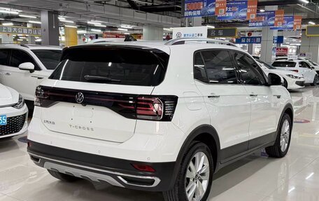 Volkswagen T-Roc I, 2022 год, 1 690 000 рублей, 5 фотография