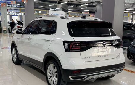 Volkswagen T-Roc I, 2022 год, 1 690 000 рублей, 6 фотография