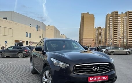 Infiniti FX II, 2011 год, 1 850 000 рублей, 1 фотография