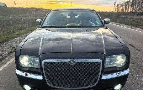 Chrysler 300C II, 2005 год, 885 000 рублей, 1 фотография