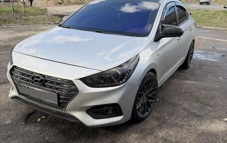 Hyundai Solaris II рестайлинг, 2017 год, 1 290 000 рублей, 2 фотография