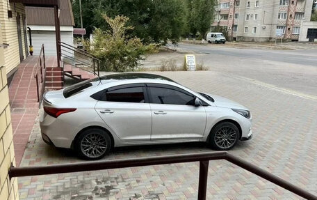 Hyundai Solaris II рестайлинг, 2017 год, 1 290 000 рублей, 5 фотография
