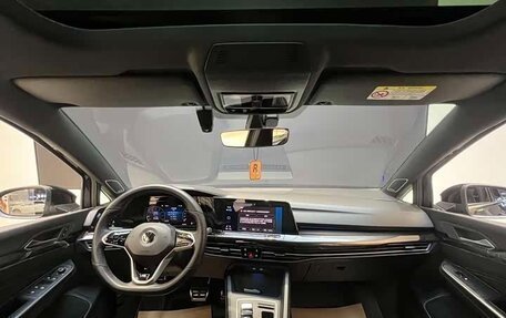 Volkswagen Golf VIII, 2023 год, 1 935 000 рублей, 9 фотография