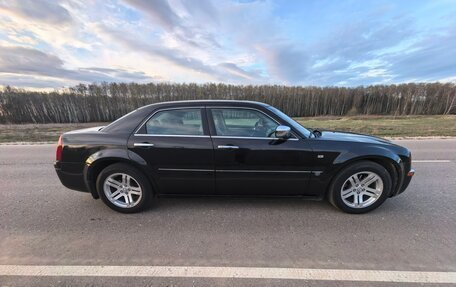 Chrysler 300C II, 2005 год, 885 000 рублей, 2 фотография