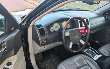 Chrysler 300C II, 2005 год, 885 000 рублей, 6 фотография