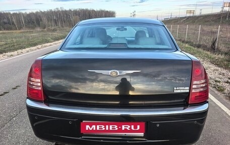Chrysler 300C II, 2005 год, 885 000 рублей, 9 фотография