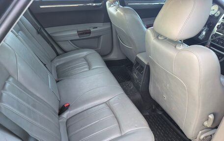Chrysler 300C II, 2005 год, 885 000 рублей, 14 фотография