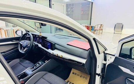 Volkswagen Golf VIII, 2021 год, 1 800 000 рублей, 11 фотография