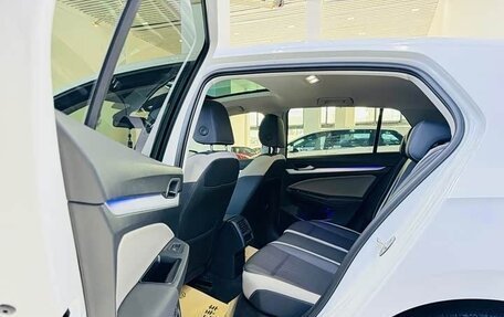 Volkswagen Golf VIII, 2021 год, 1 800 000 рублей, 12 фотография